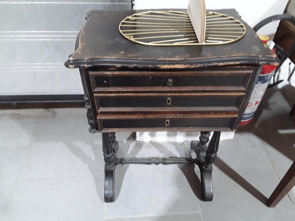 TABLE DE COUTURE NOIR 