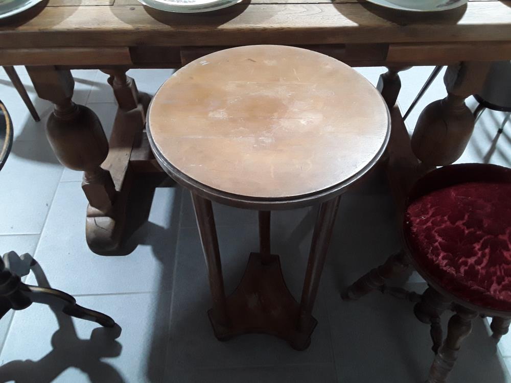 GUERIDON ROND À TROIS PIEDS 