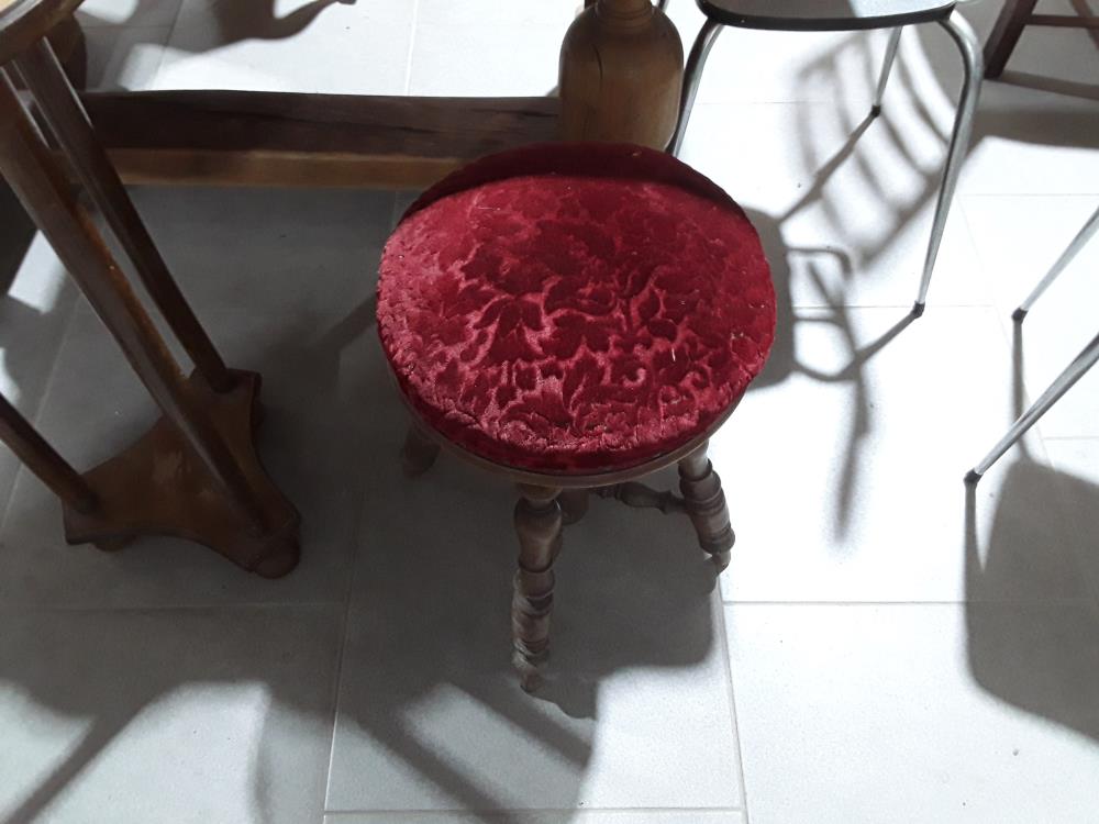 TABOURET DE PIANO ROUGE 