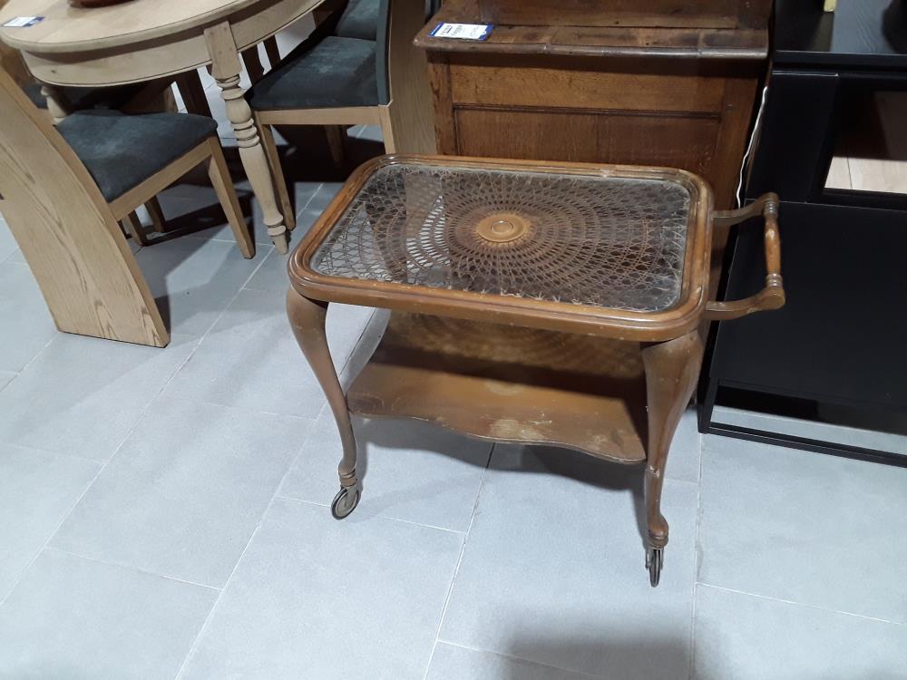 DESSERTE DE ST LOUIS XV SUR ROULETTES 