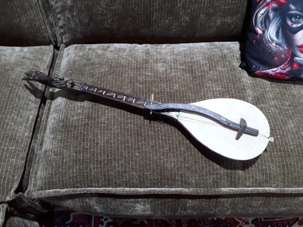 LAHUTA DES BALKAMS INSTRUMENTS 