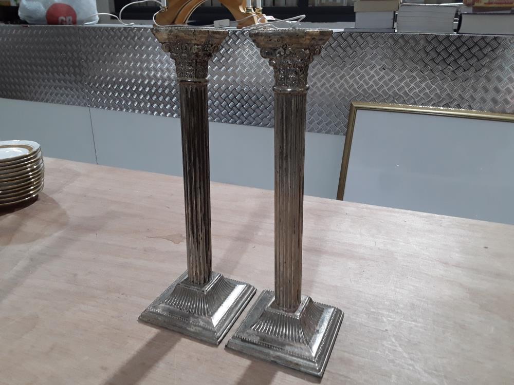 PAIRE DE BOUGEOIRS METAL ARGENTÉ 