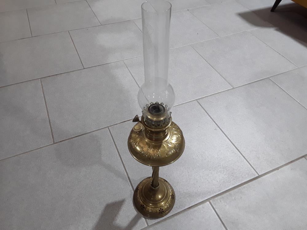 LAMPE A PETROLE DECO PIED TORSADÉ