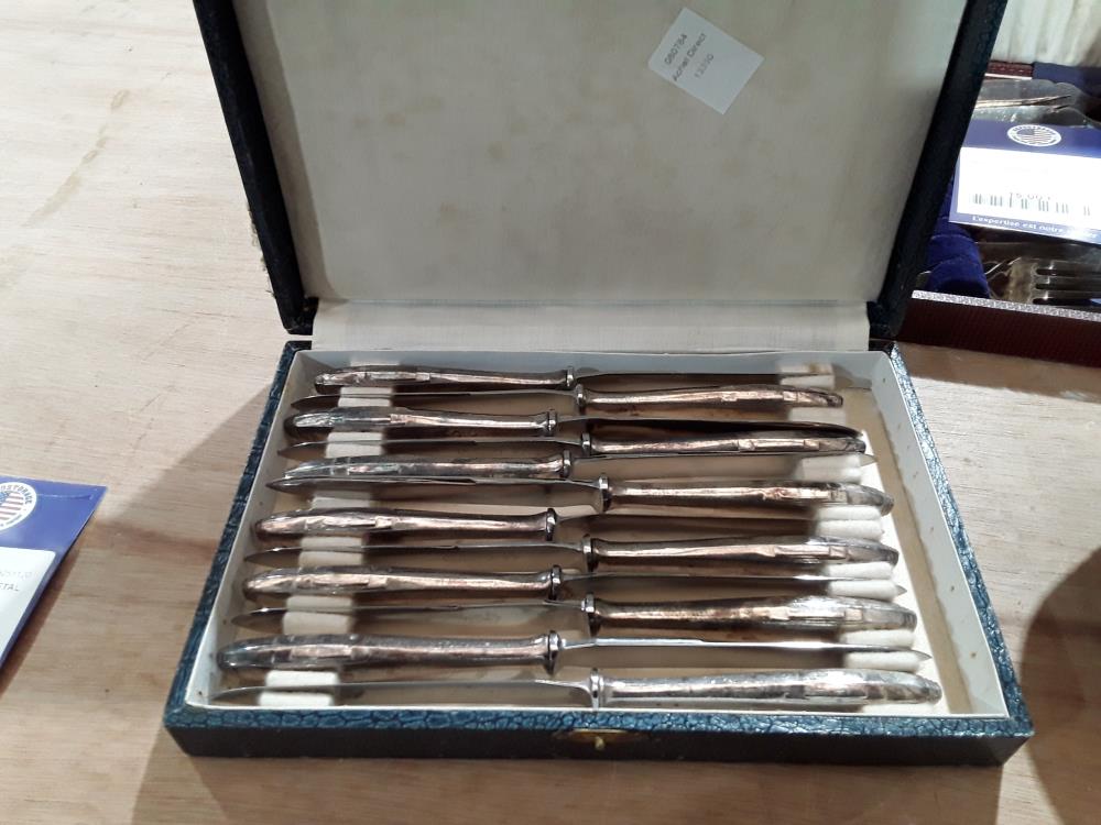 SERVICE A COUTEAUX METAL ARGENTE