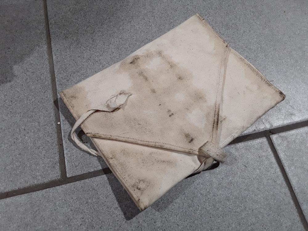 POCHETTE TROUSSE DE TOILETTE 