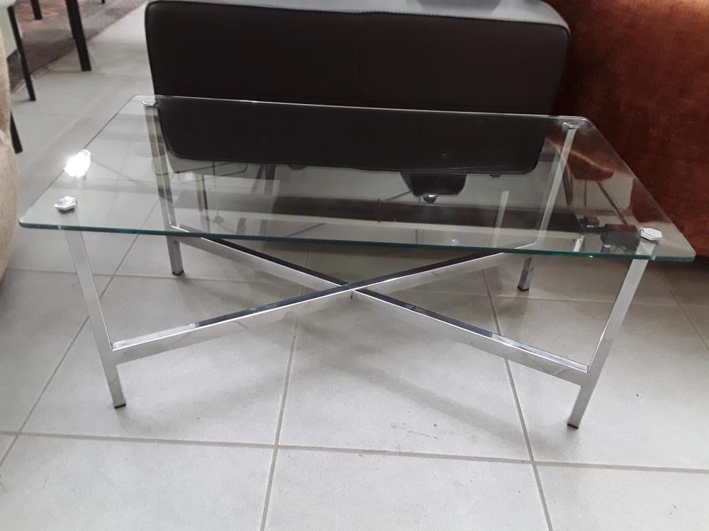 TABLE MODERNE VERRE CHROMÉE 