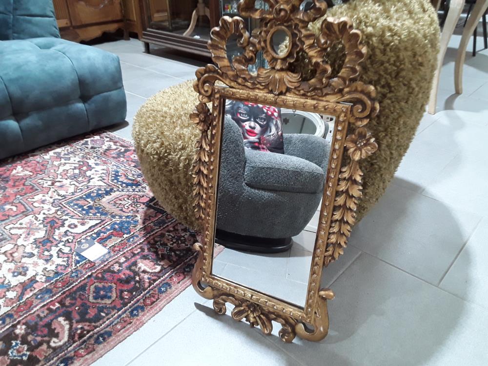 MIROIR DORÉ À RUBAN EN BOIS SCULPTÉ 