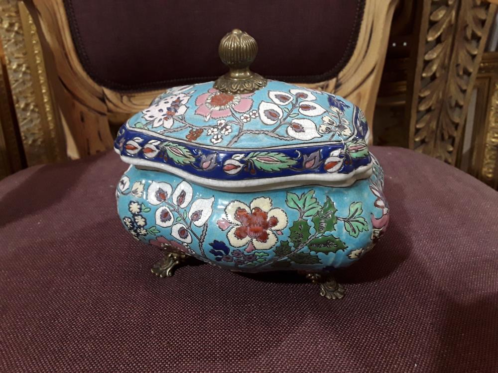 BOITE EN PORCELAINE DE LONGWY