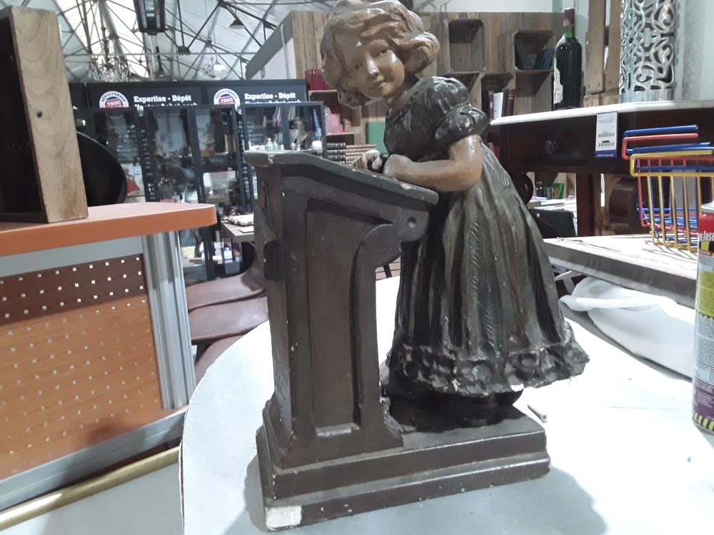 STATUE EN PLÂTRE D'UNE JEUNE FILLE DEBUT 20ÈME 
