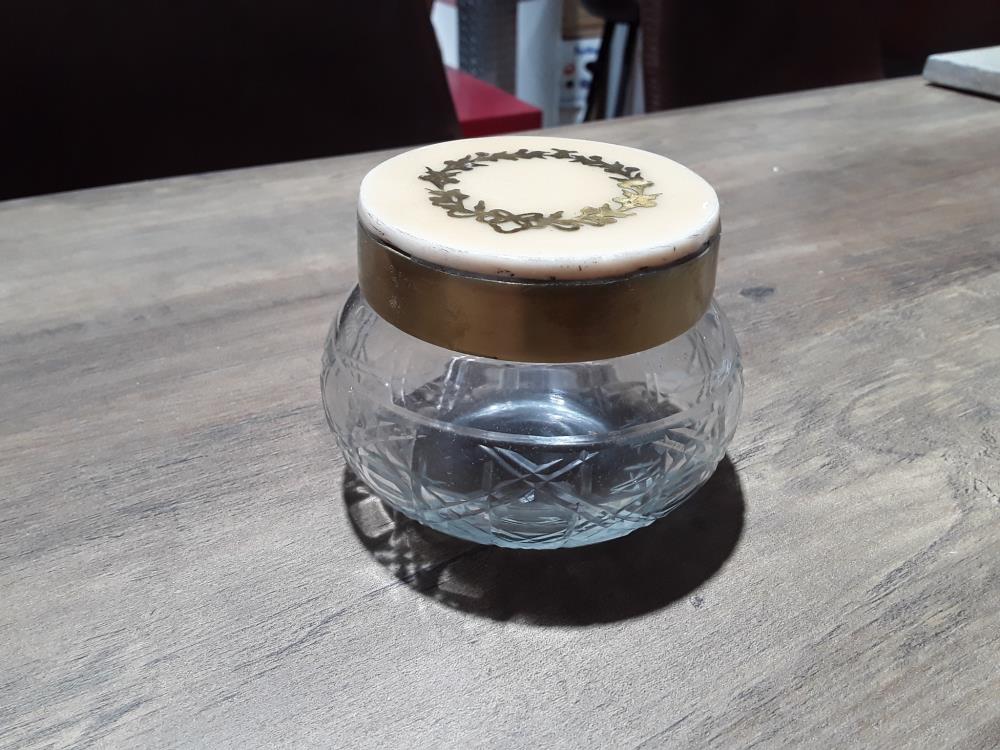 PETIT POT EN CRISTAL 