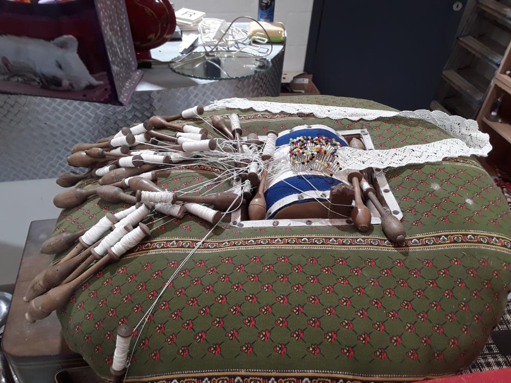 COUSIN DE DENTELIERE