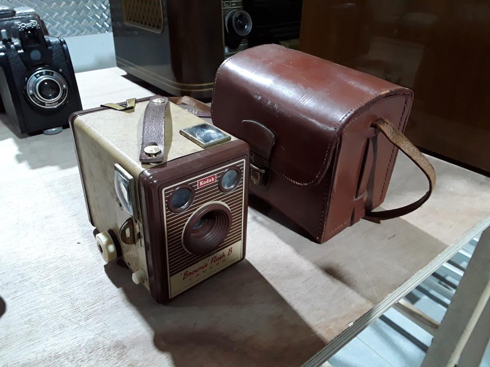 APPAREIL PHOTO BROWNIE B