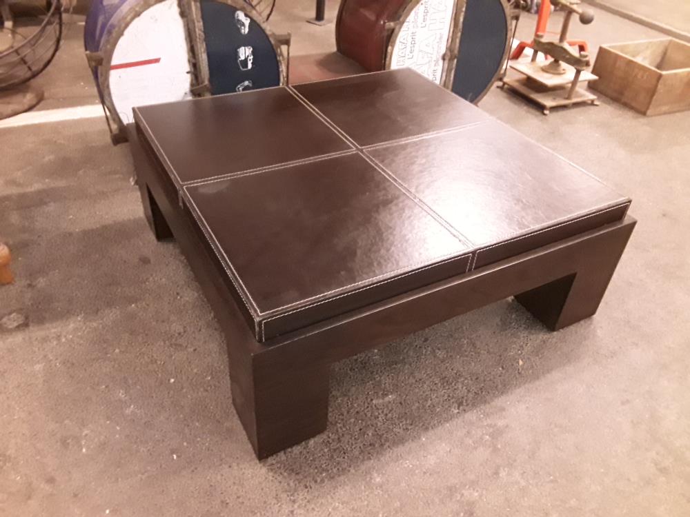 TABLE DE SALON DESIGN DESSUS CUIR 