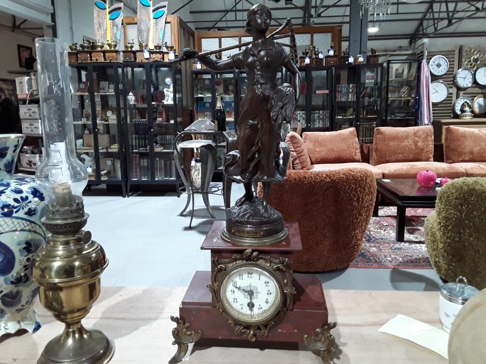 HORLOGE MARBRE ROUGE ''RETOUR DES FOINS'' DE VICTOR ROUSSEAU 