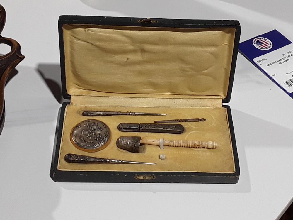 NECESSAIRE EN ARGENT 835/1000