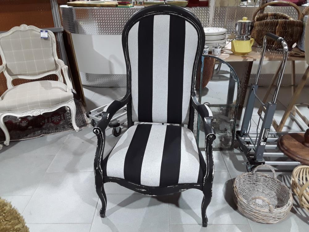 FAUTEUIL BERGERE NOIR ET BLANC 