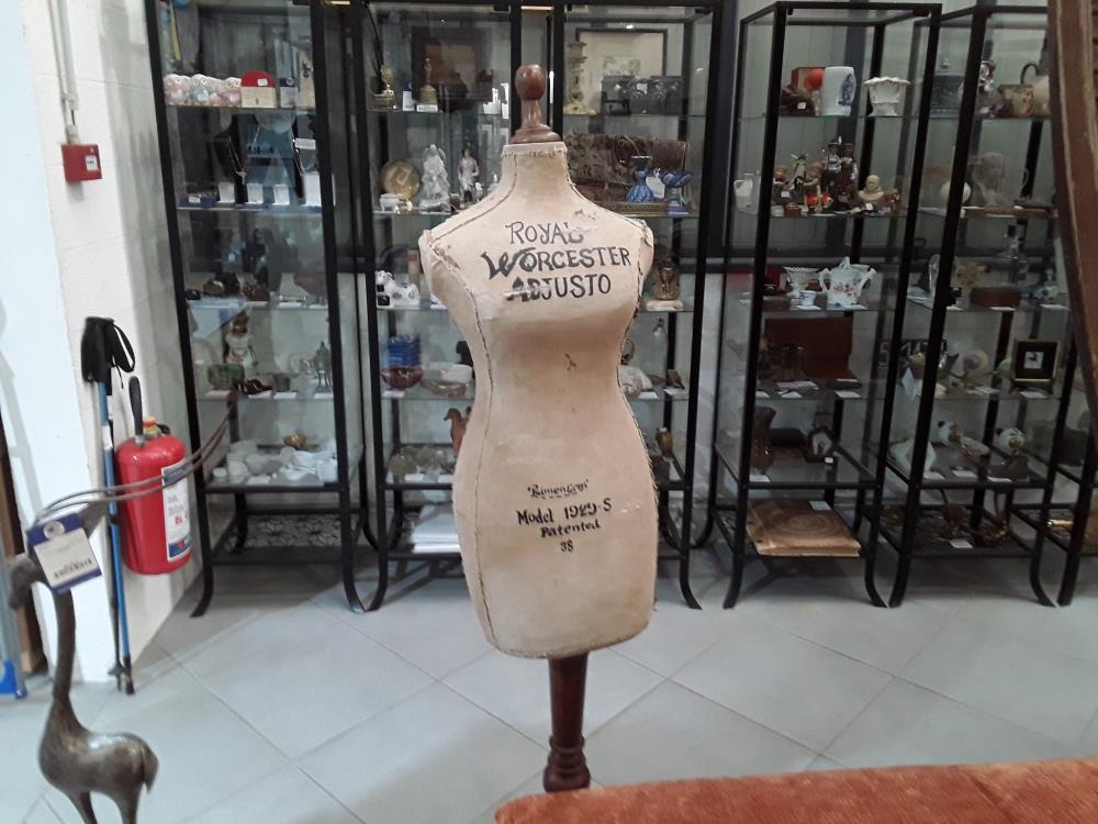 BUSTE DE MANNEQUIN DECO PIED EN BOIS 