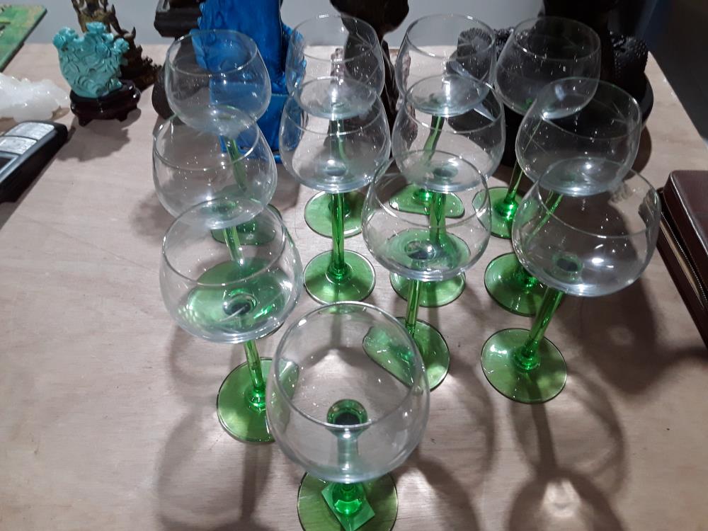 SERIE DE VERRES A VIN BLANC ALSACE PIED VERT (33)