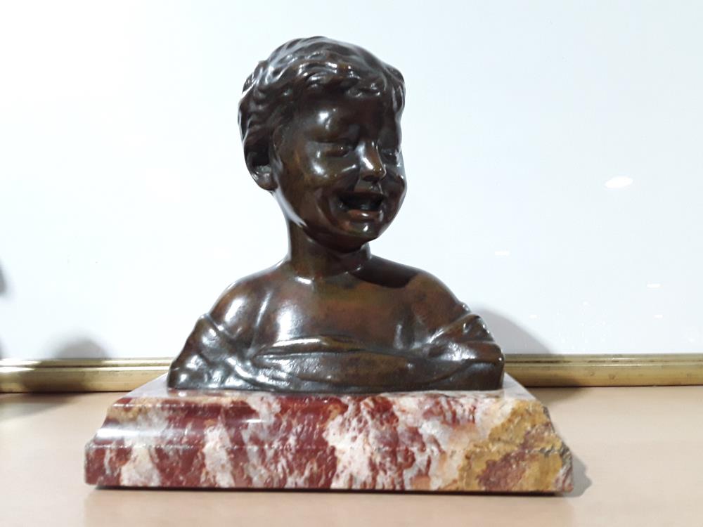 BRONZE ENFANT SUR SOCLE EN MARBRE 