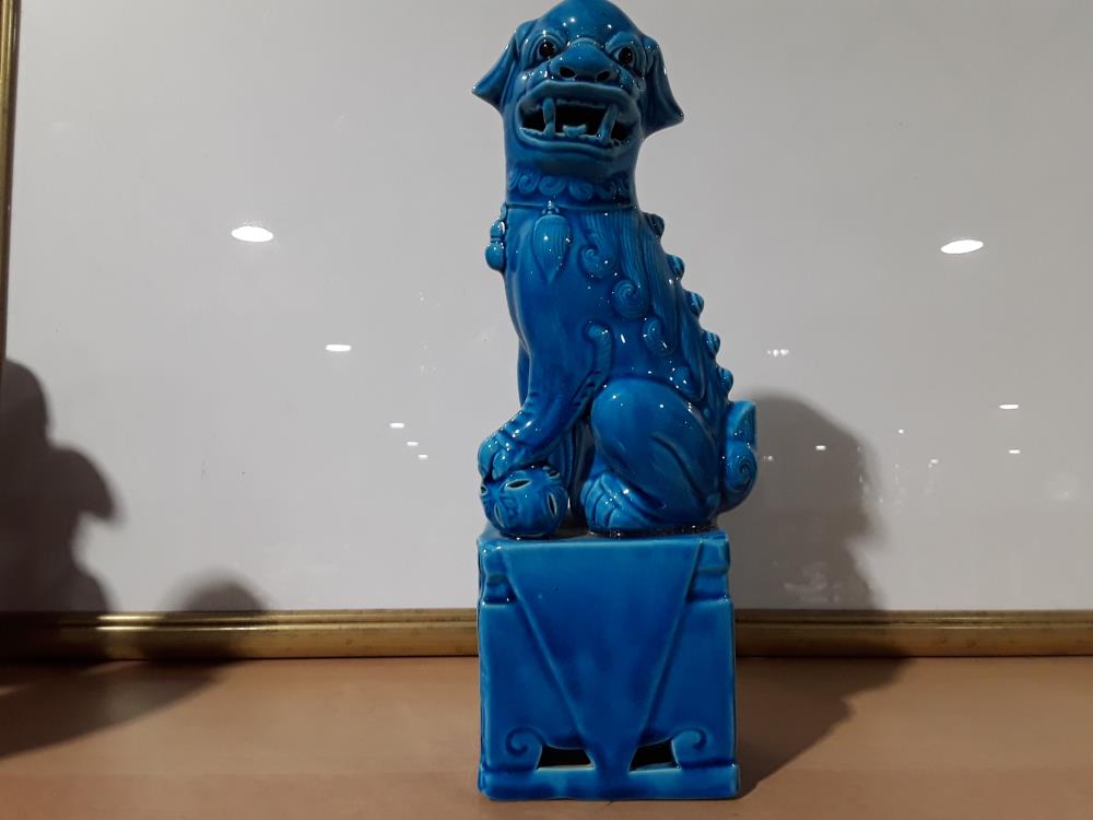 LION EN PORCELAINE CHINOISE BLEU CHIEN DE FOO 