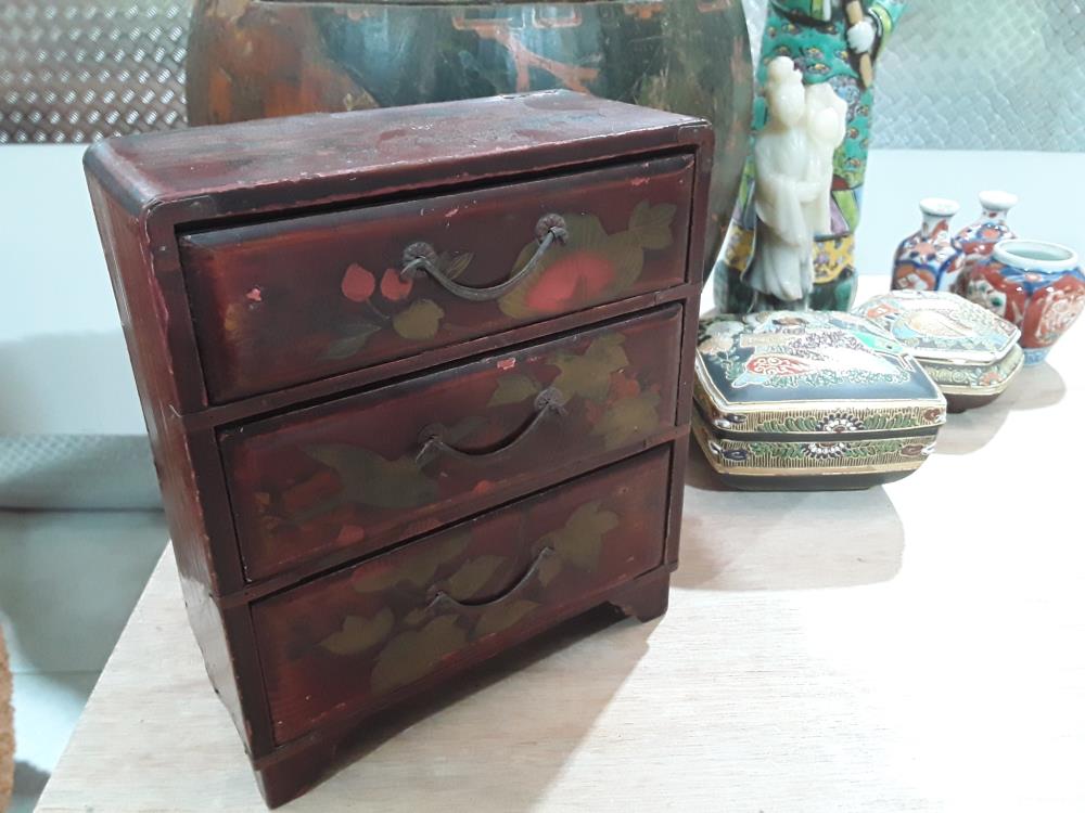 BOITE COMMODE LAQUÉE CHINOISE