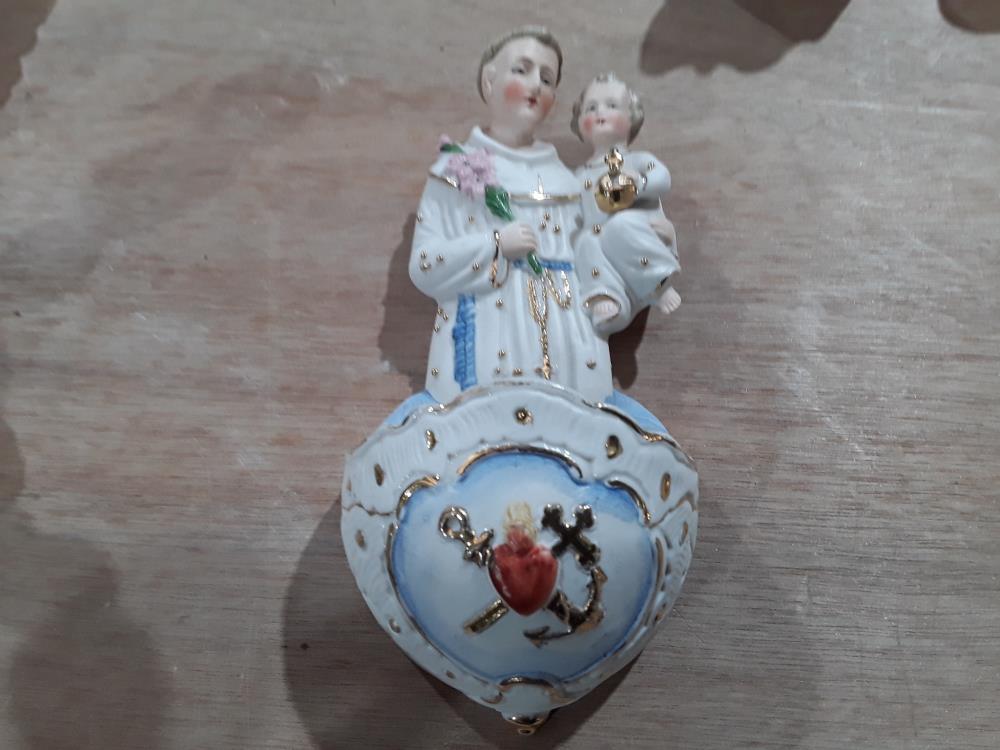 BÉNITIER EN PORCELAINE SAINT ANTOINE 
