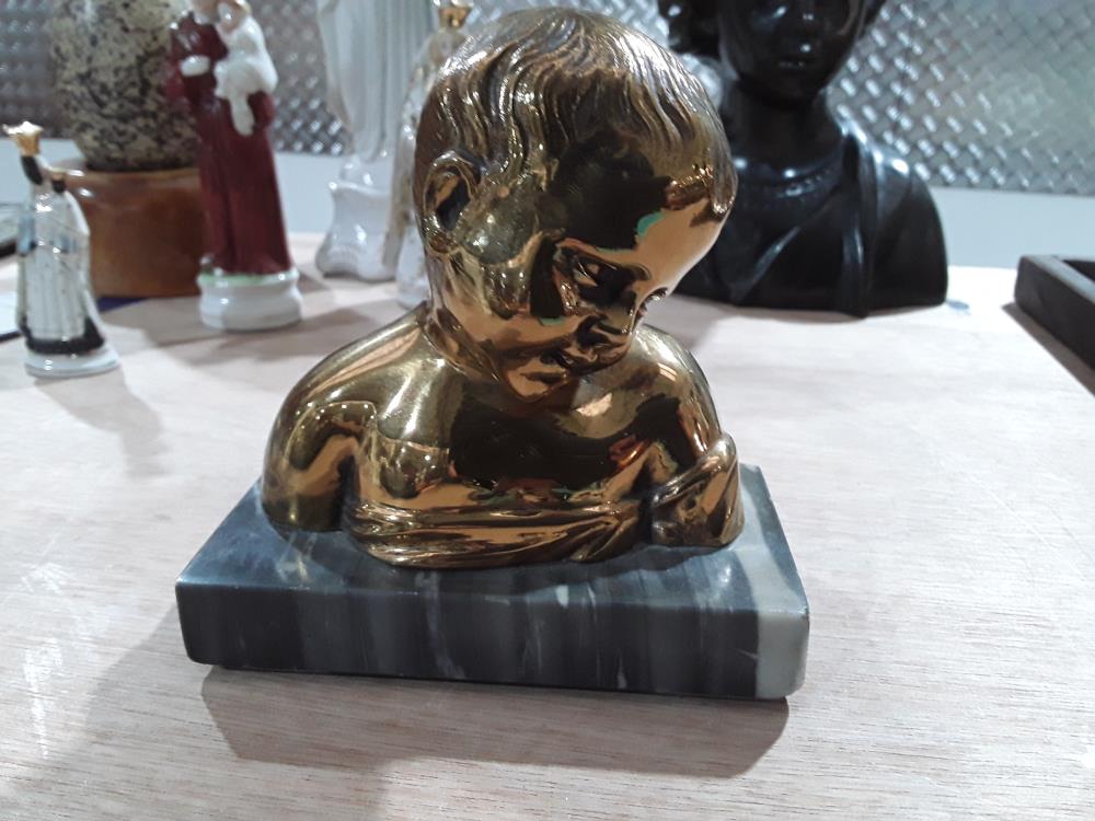 POSTURE CHÉRUBIN SUR MARBRE 