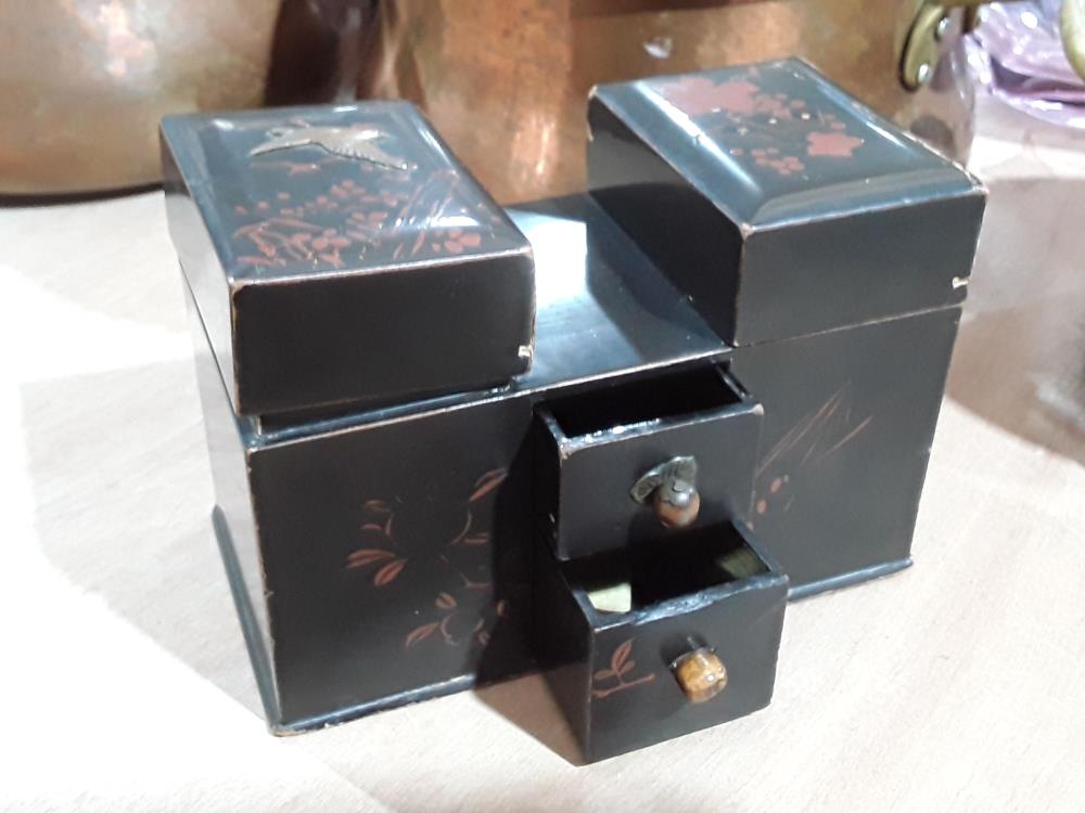 BOITE EN LAQUE DE CHINE DEBIT 20EME 