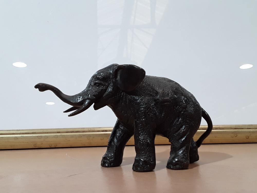 ÉLÉPHANT EN BRONZE 