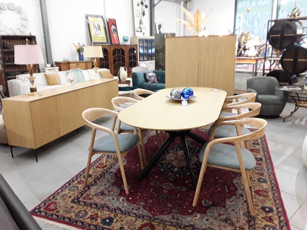 SALLE A MANGER DE ST JAPONAISE EN CHENE CLAIR ET METAL