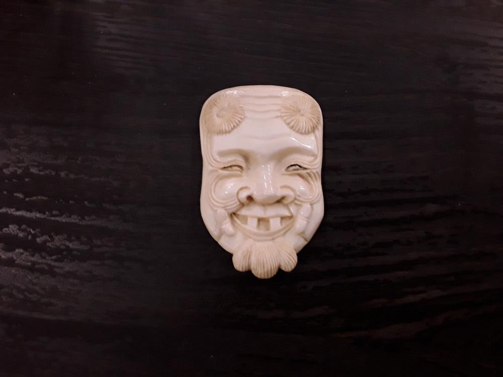 MASQUE JAPONAIS 19EME SIGNÉE NETSUKE 