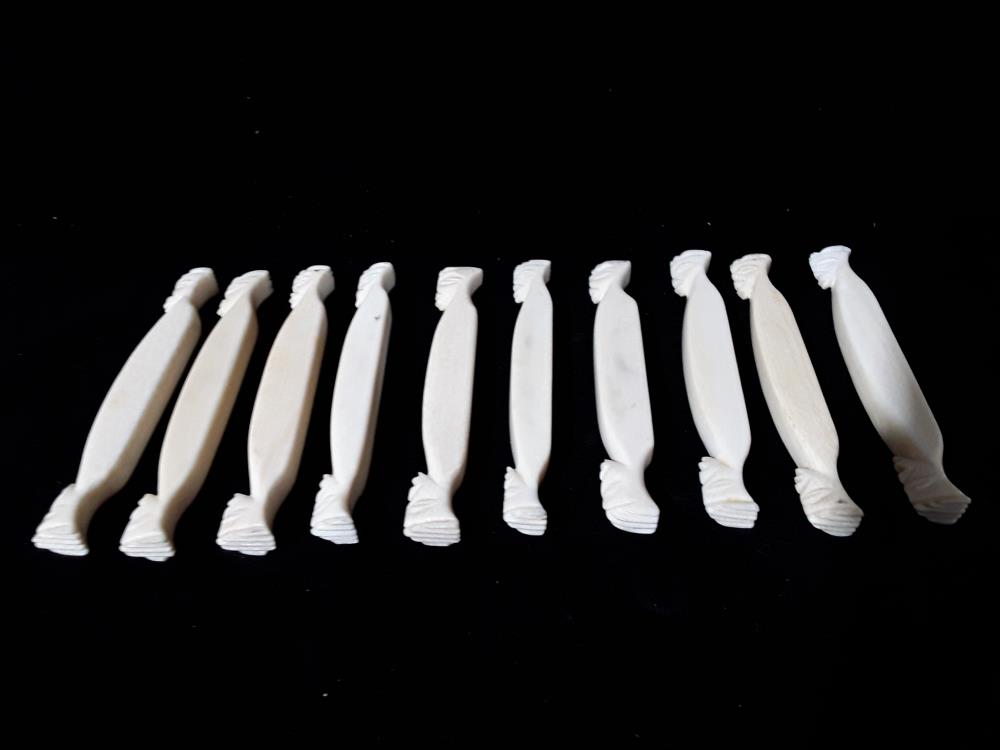 SUPPORT À COUTEAUX DE TABLE AFRICAIN EN IVOIR FIN 19EME 