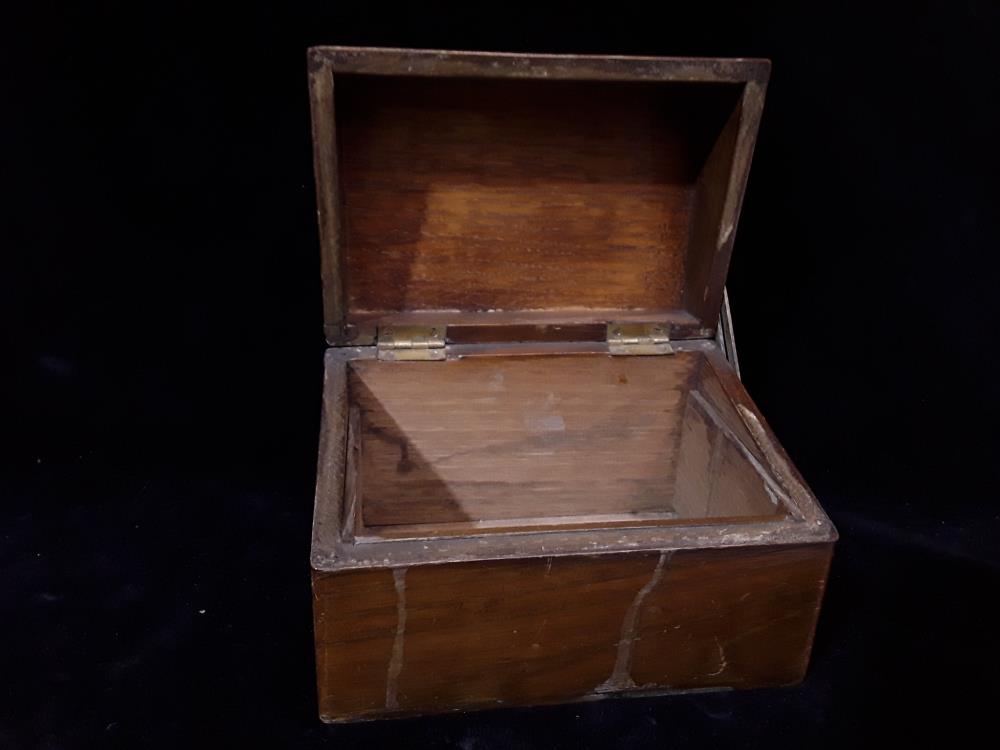 BOITE ANCIENNE EN CHÊNE 