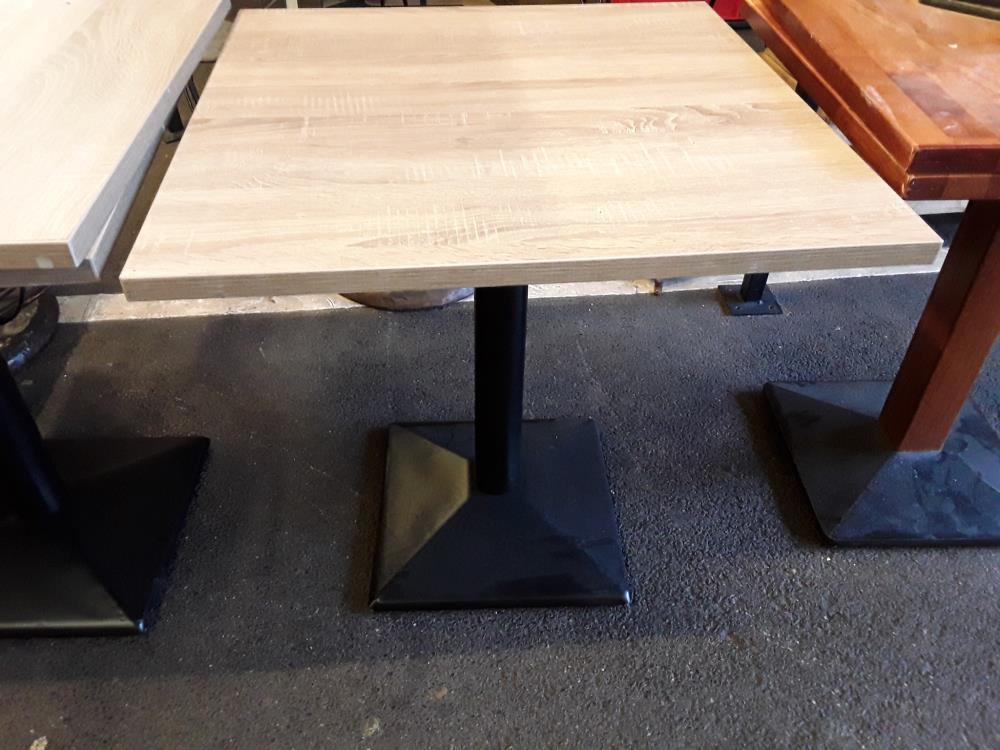 TABLE FINITION CHENE VIEILLI PIED METAL NOIR  70/70 