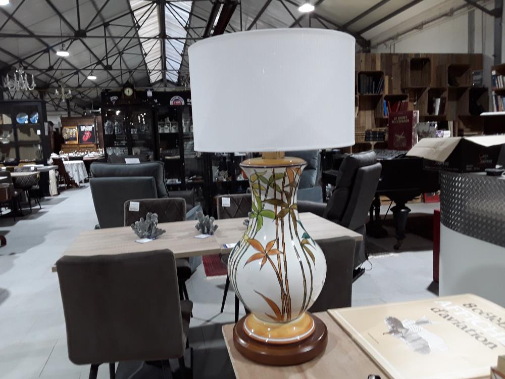 LAMPE EN FAIENCE MOTIF BAMBOU