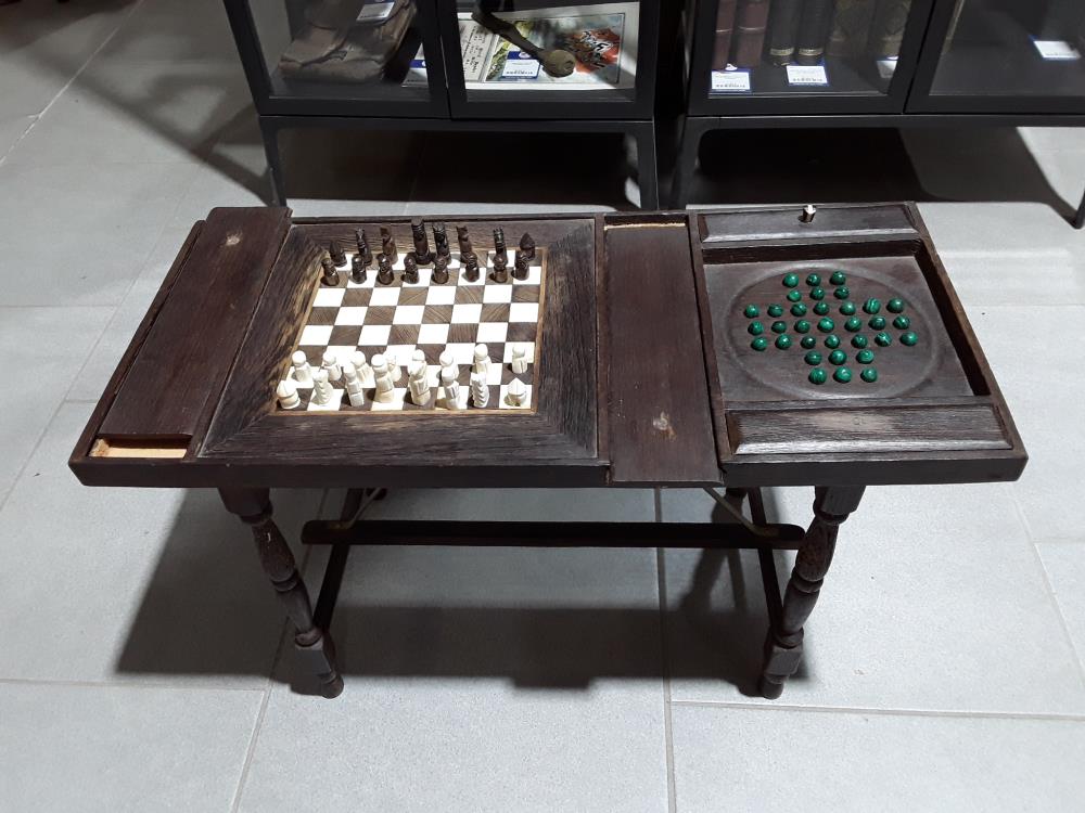 TABLE DE JEUX CONGO EN PALMIER ANNÉE 30