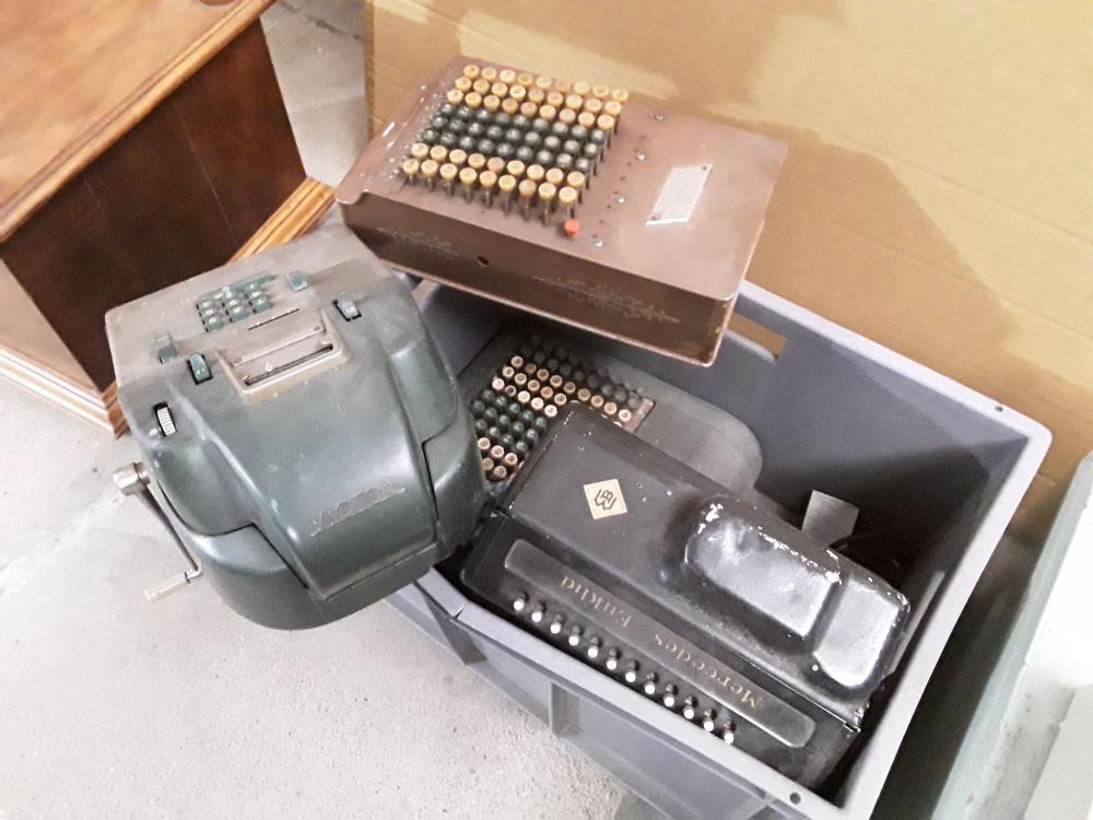 MACHINE À CALCULER ANCIENNE 