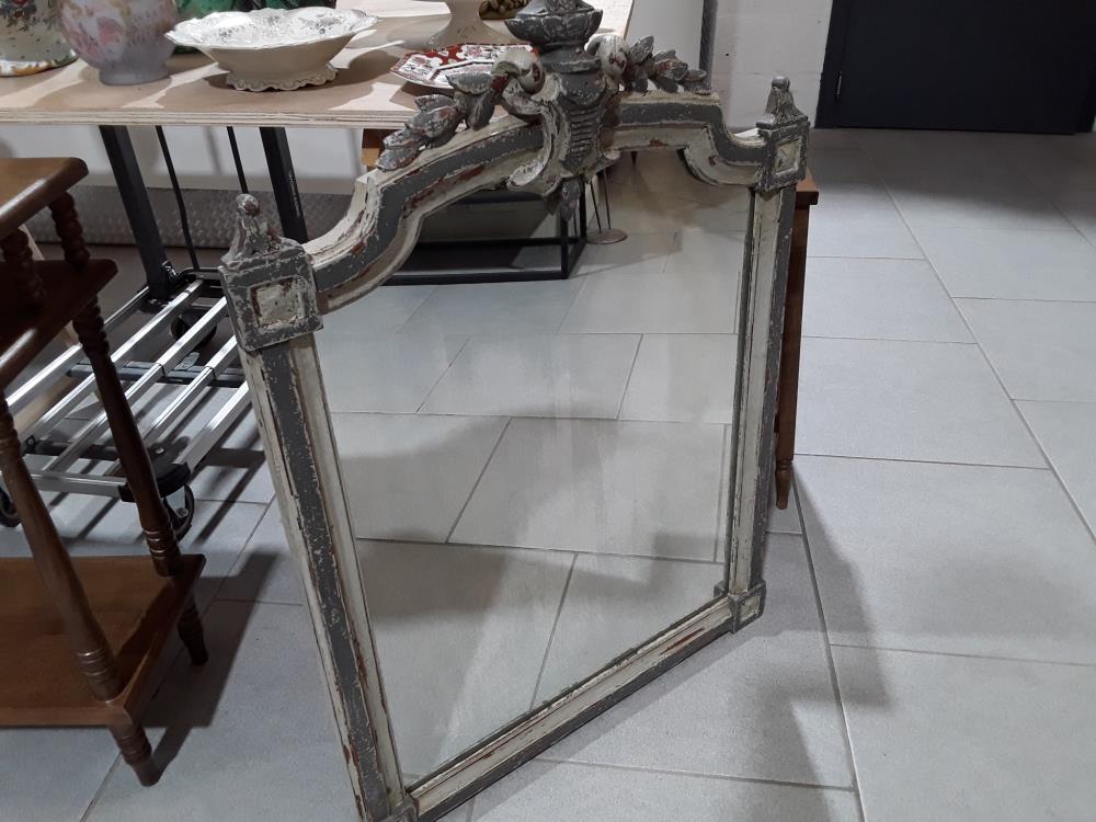 MIROIR EN BOIS SCULPTÉ 