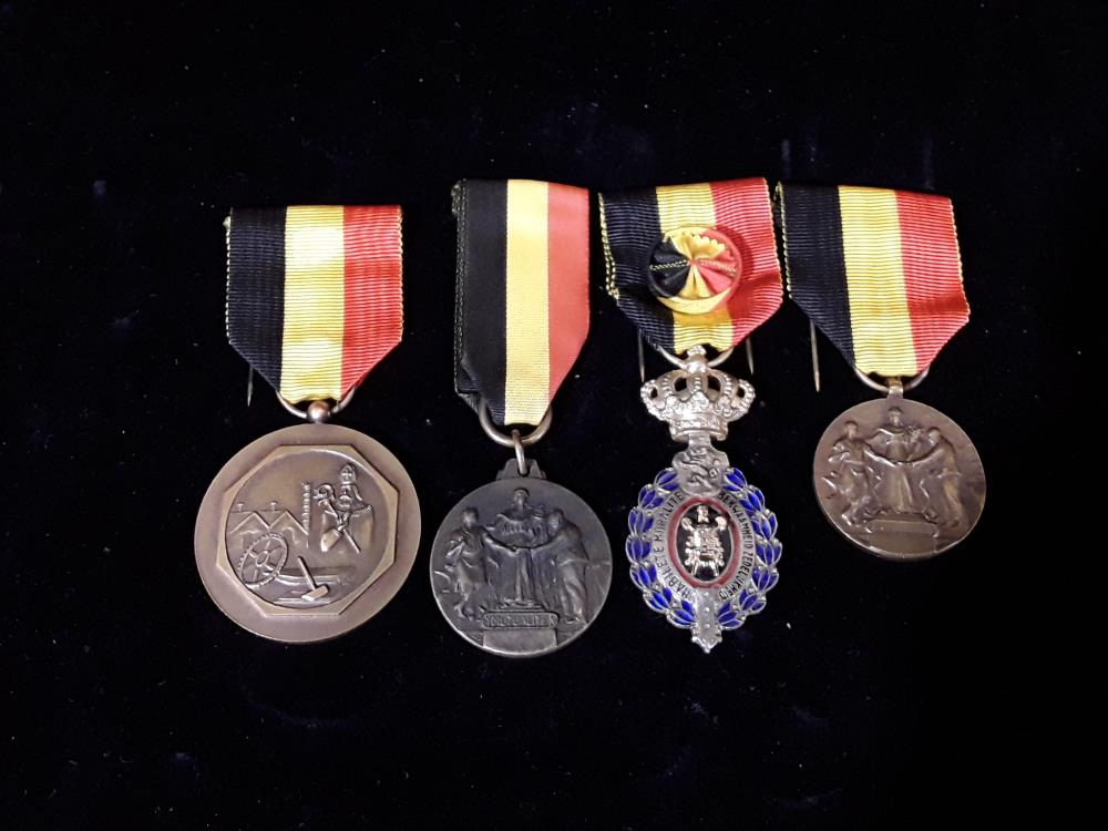 LOT DE MEDAILLE DU TRAVAIL 