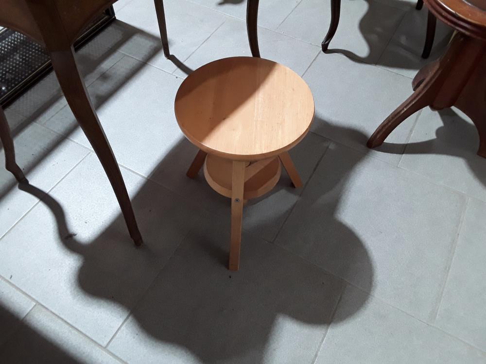 TABOURET EN HETRE 