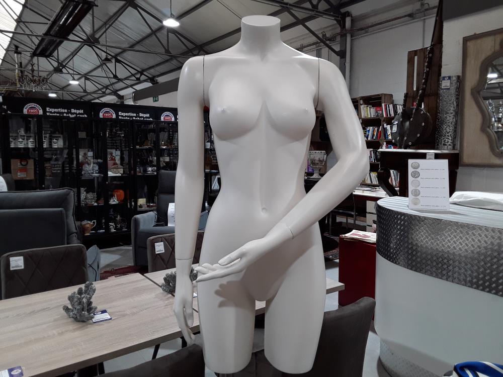 MANNEQUIN FEMME PIED EN INOX 