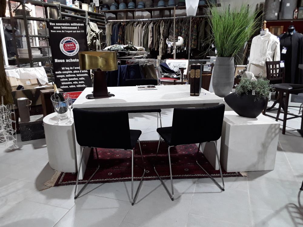 BUREAU DESIGN EN BETON CIRÉ  AVEC MODULE ET CHAISSE 