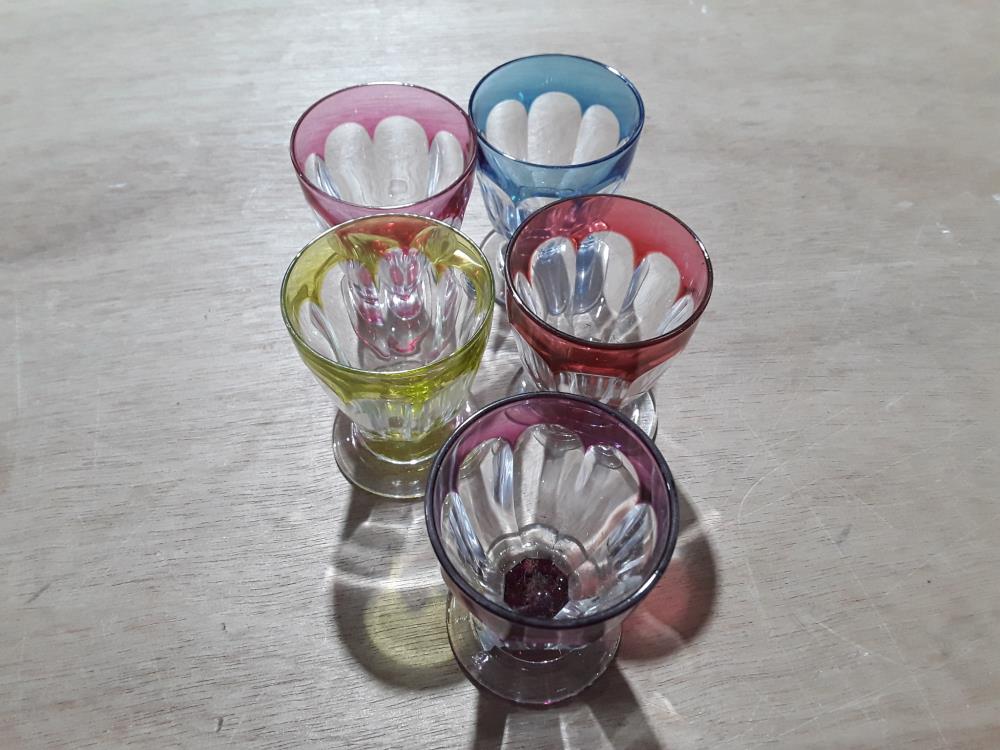 SÉRIE DE 5 VERRES EN VAL ST LAMBERT