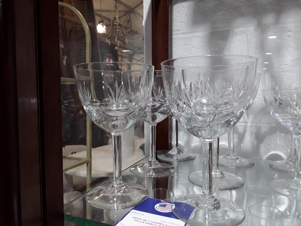 SÉRIE DE 7 VERRES A VIN TAILLÉ DEBUT 20EME   