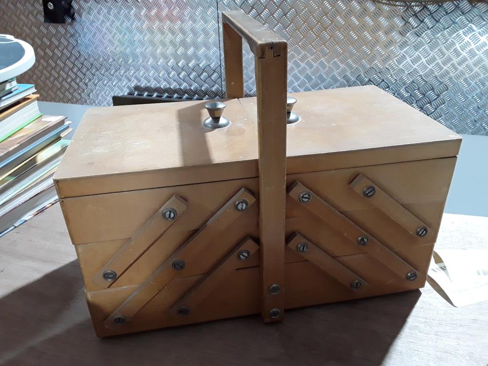 BOITE A COUTURE EN BOIS 