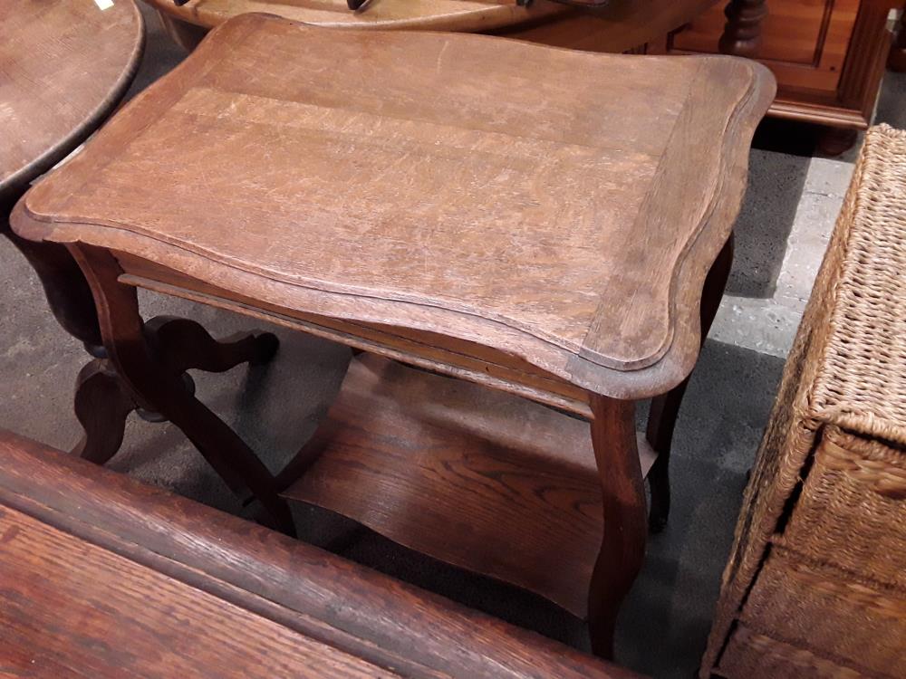 PETITE TABLE EN CHENE INTERMMEDIAIRE 