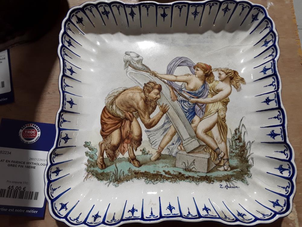 PLAT EN FAIENCE MYTHOLOGIE GREC FIN 18EME