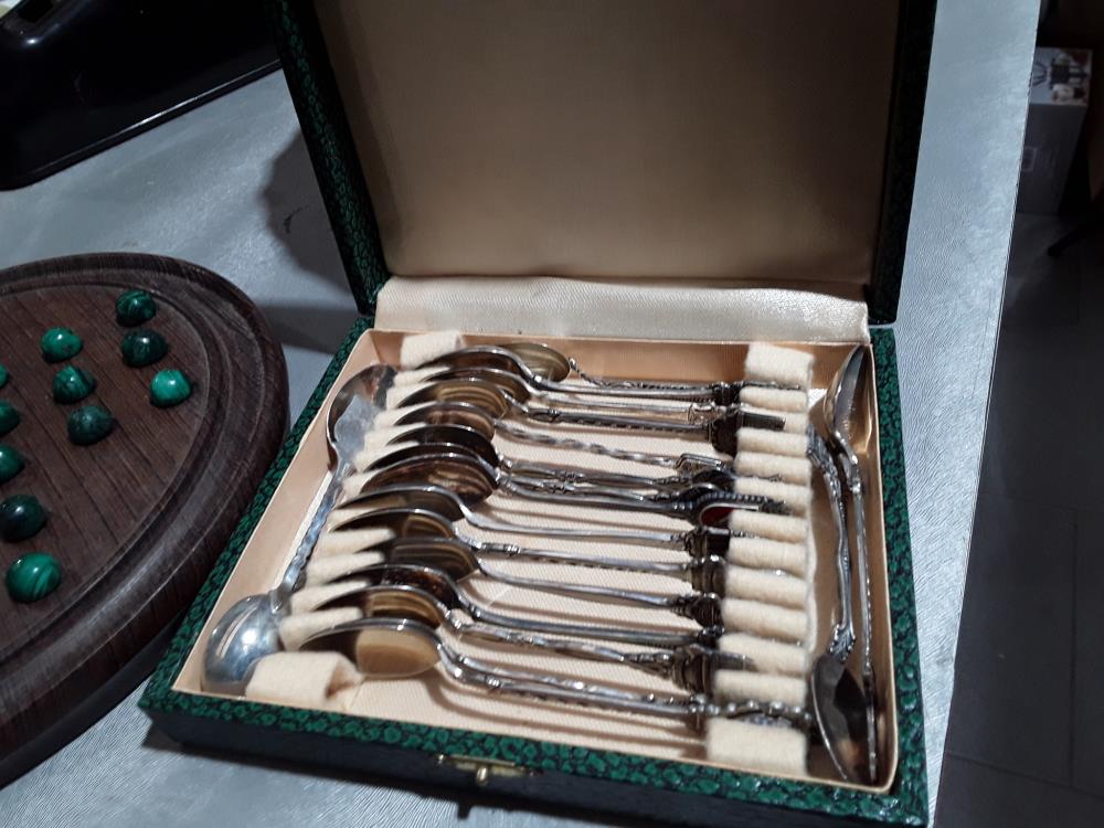 COLLECTION DE CUILLÈRES METAL ARGENTÉ 