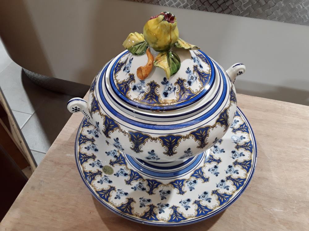 SOUPIERE ITALIENNE BARBOTINE PORCELAINE 