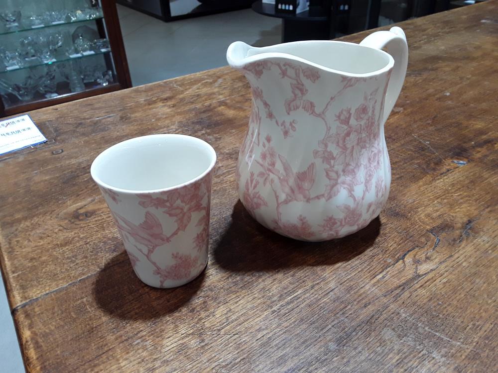 PICHET ET TASSE À EAU EN PORCELAINE ANGLAISE MOTIF ROSE 